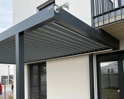 Bioklimaticka pergola Artosi posuns stojky detail